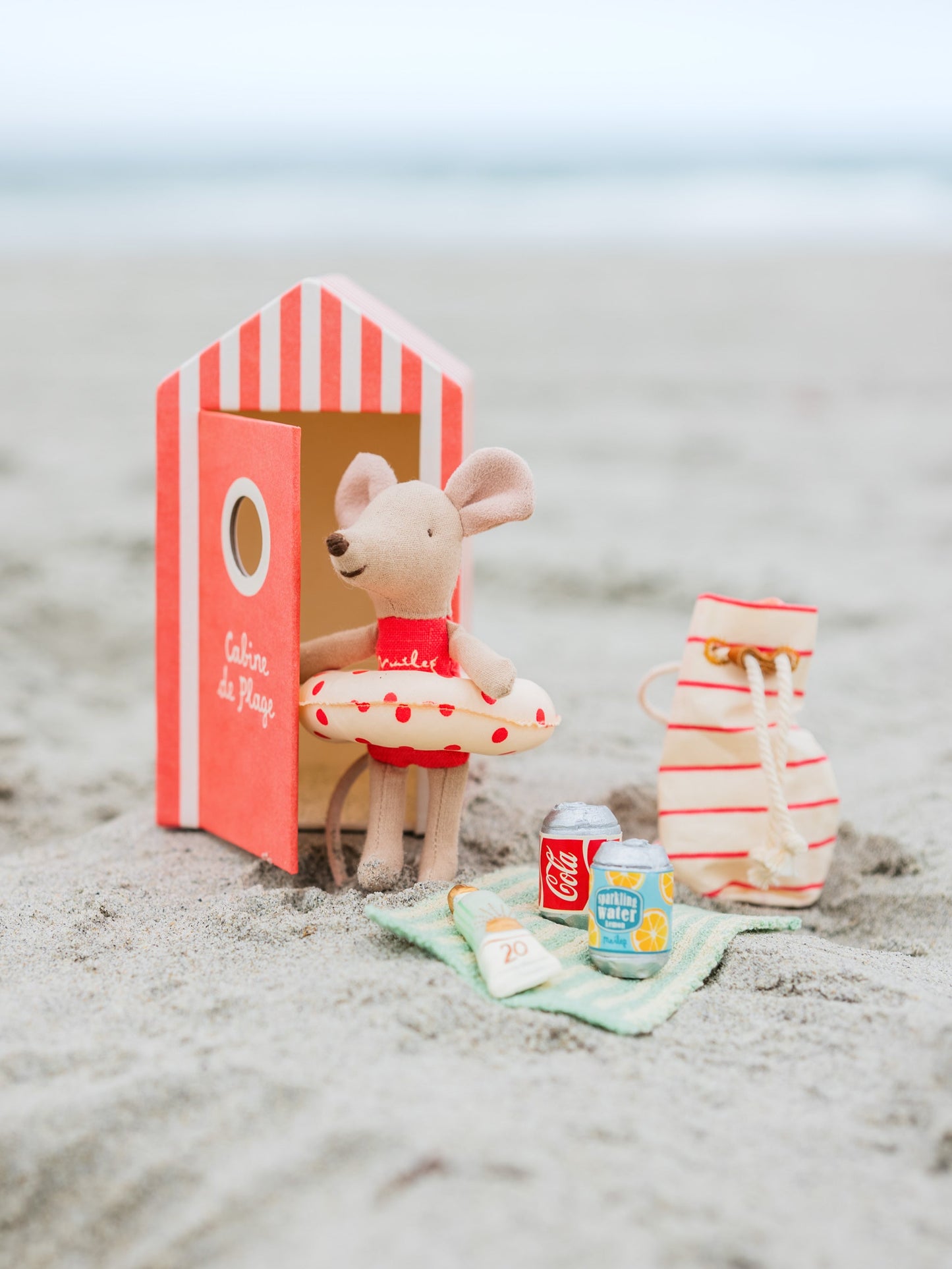 Maileg Beach Mouse Little Sister in Cabin de Plage